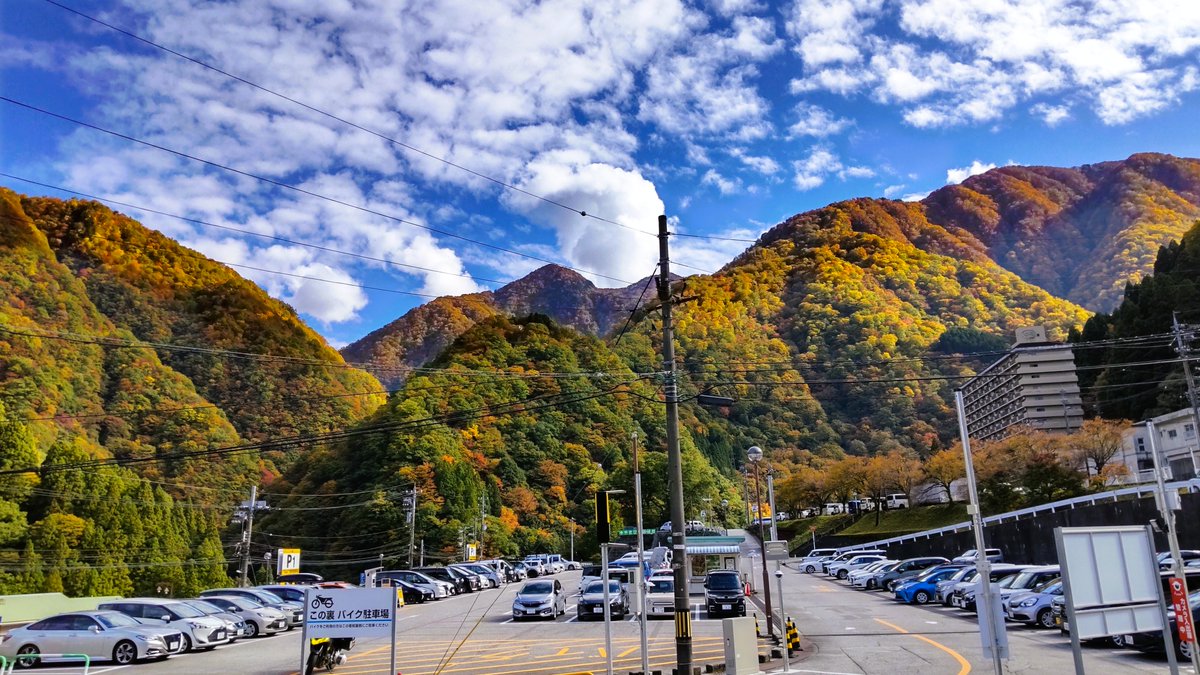 Kurobe_Unazuki's tweet image. 今日の様子です
素晴らしい色づきです
＃紅葉 ＃黒部峡谷 ＃宇奈月温泉