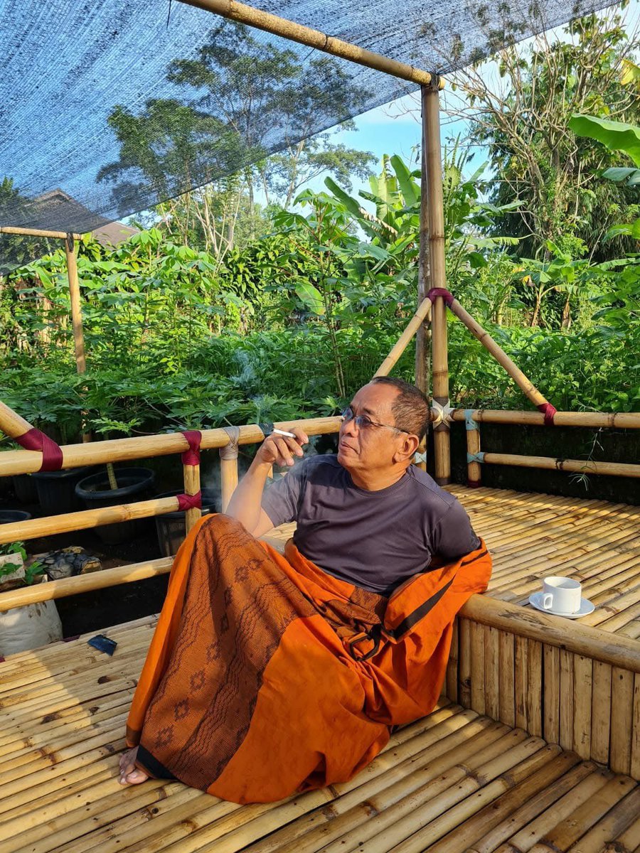 msaid_didu's tweet photo. Saat masih merokok.
#ManusiaMerdeka https://t.co/8UKWuzNVey