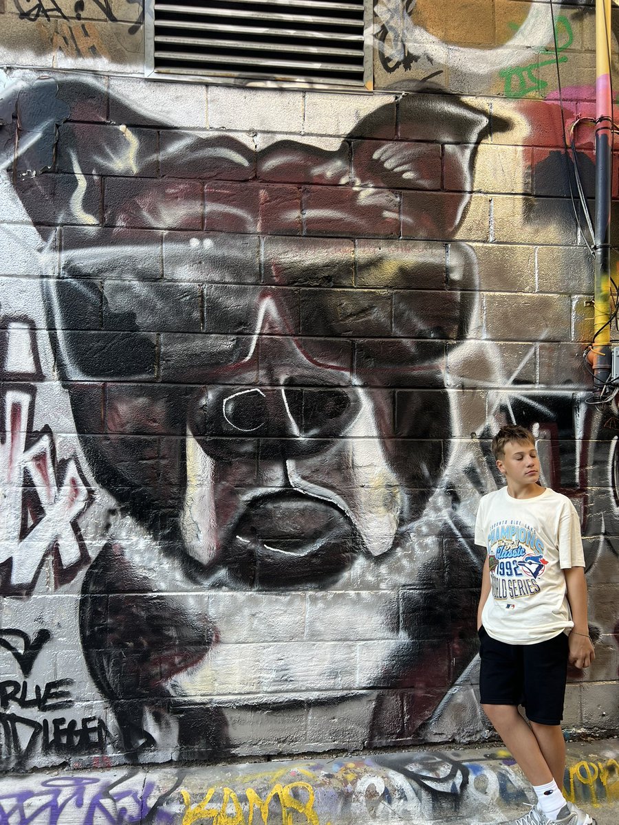 Être adjoint à la Jeunesse, c’est un privilège d’échanger avec des jeunes de partout au Qc et de travailler avec des gens qui sont tjrs près de ces derniers comme l’ex-première ministre, Pauline Marois ⚜️

Merci de mettre votre expérience au profit des jeunes 🙏 #polqc #assnat