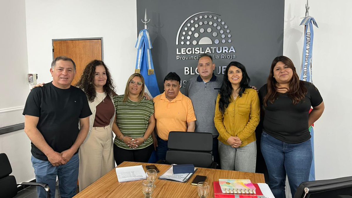 En la Comisión Educación se aprobó:
✅ Ley para preservar y promover el Patrimonio Bibliográfico en escuelas.
✅ Colegio Provincial N°15 llevará el nombre Ramón Argentino “Negro” Ávila.
✅ Reconocimiento Legislativo “Pedro Ignacio de Castro Barros” para Milena Fernández Vega.