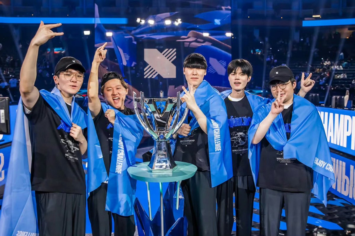 YellowDeft's tweet photo. 𝟐𝟎𝟐𝟐.𝟏𝟏.𝟔

𝑻𝑶𝑫𝑨𝒀🏆 https://t.co/UBrlUmXqYY