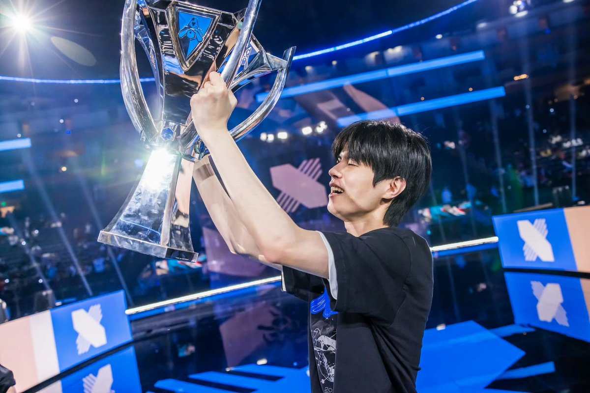 YellowDeft's tweet photo. 𝟐𝟎𝟐𝟐.𝟏𝟏.𝟔

𝑻𝑶𝑫𝑨𝒀🏆 https://t.co/UBrlUmXqYY