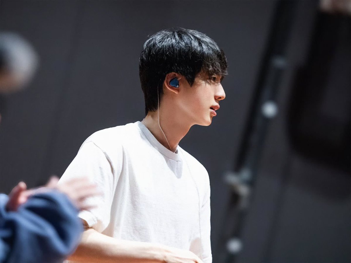 mizzusangel's tweet photo. I’m voting #Jin for the #2025MAMAVOTE https://t.co/CpDlsD2l54