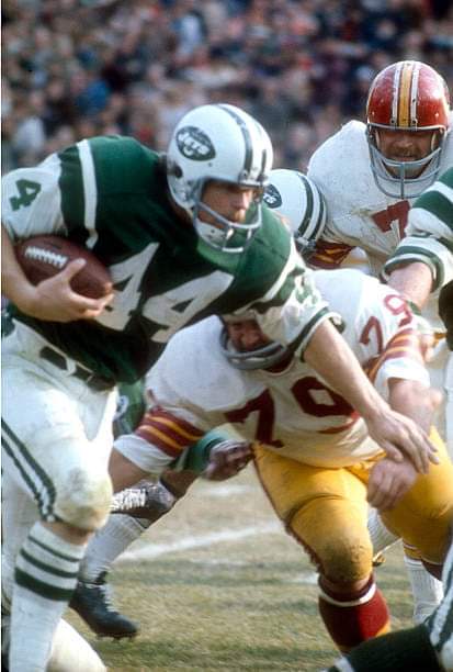 VanderlansJim's tweet image. November 5, 1972 - Running back John Riggins of the New York #Jets carries the ball against the #Washington Redskins during their game at Shea Stadium. The #Redskins won 35-17.
(📸 Focus on Sport)
#NFL #OTD #1970s #JetUp