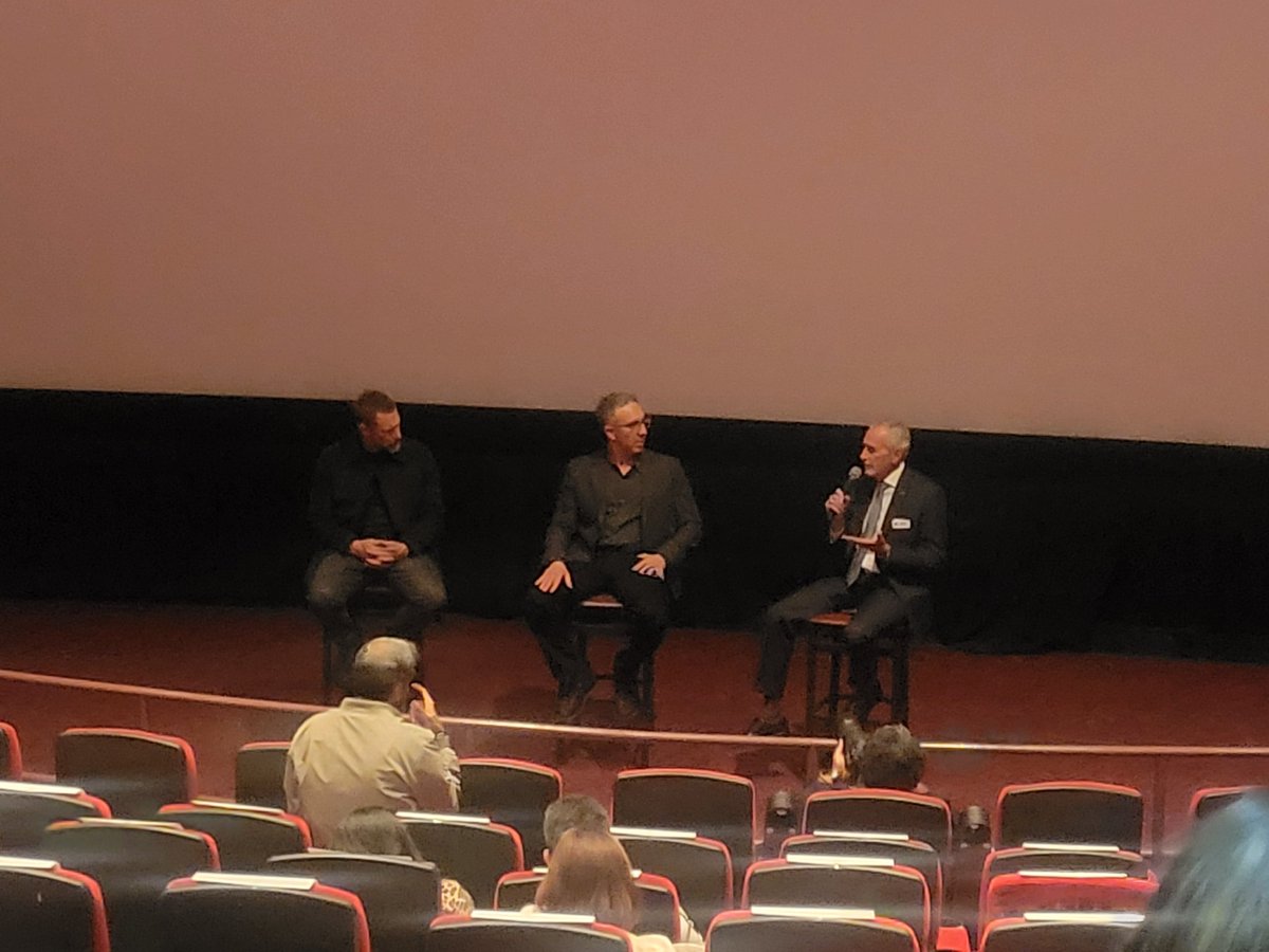 SeanNeutron's tweet photo. Q&A with Aaron Eckhart and director John Stalberg Jr.
#cityofwolves #muzzle #rljefilms #rally4vets https://t.co/dbDtdTESCW