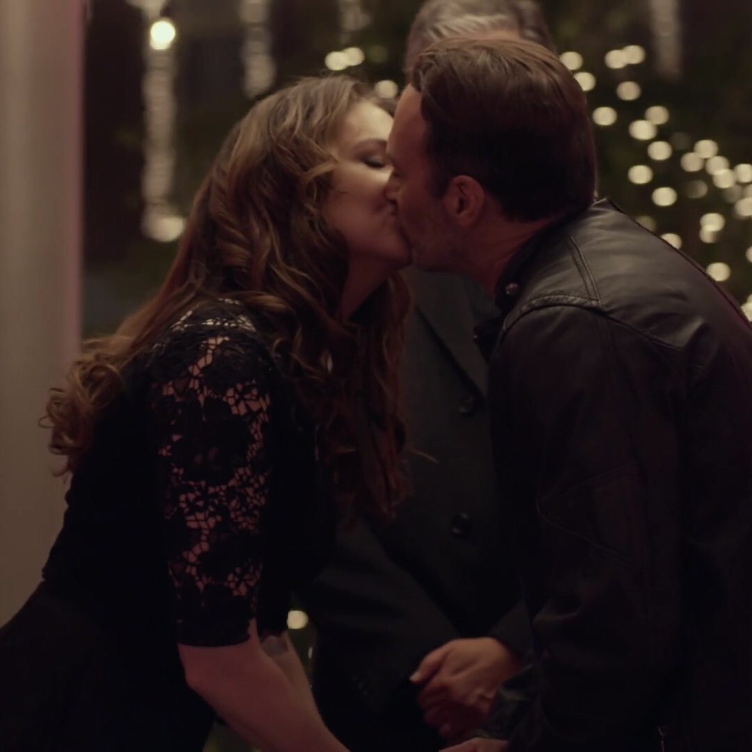 javajunkiebest's tweet image. lorelai and luke have been married for 9 years already 🥰