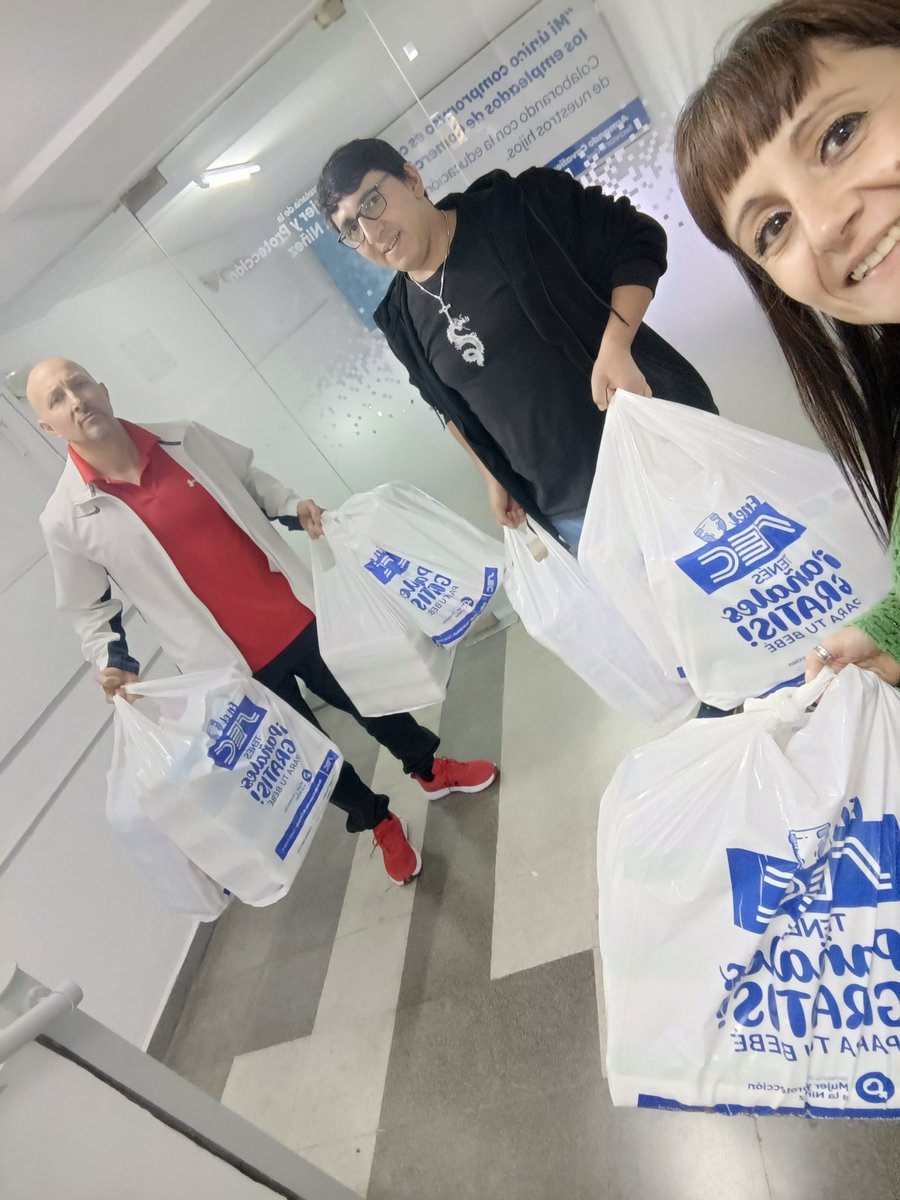 Retirando los pañales  que son de gran ayuda en tiempos difíciles para los bebés de nuestros compañeros. Trabajo en equipo <a href="/CarlosPerezSEC/">Carlos Pérez</a> <a href="/BuffonePablo/">Pablo Buffone</a> <a href="/gabyfranch77/">El PELA 85 🌶️</a> <a href="/DanielOveja/">Daniel Ovejero</a> <a href="/Pompeya63/">Lucasyami Delegados</a>