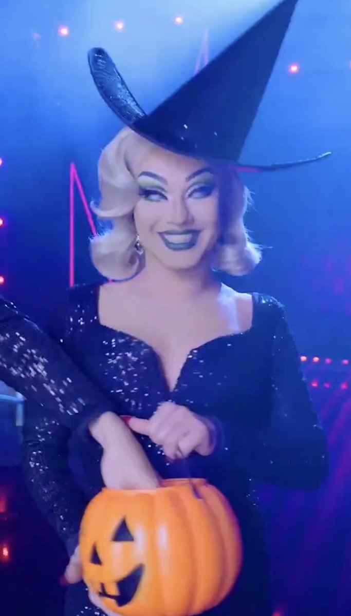 me when i hold the pumpkin of great joy and delight 😊