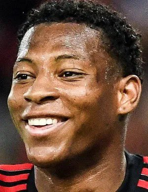 TA OLHANDO O QUE? 

QUER QUE EU TOME UM CARTÃO VERMELHO?