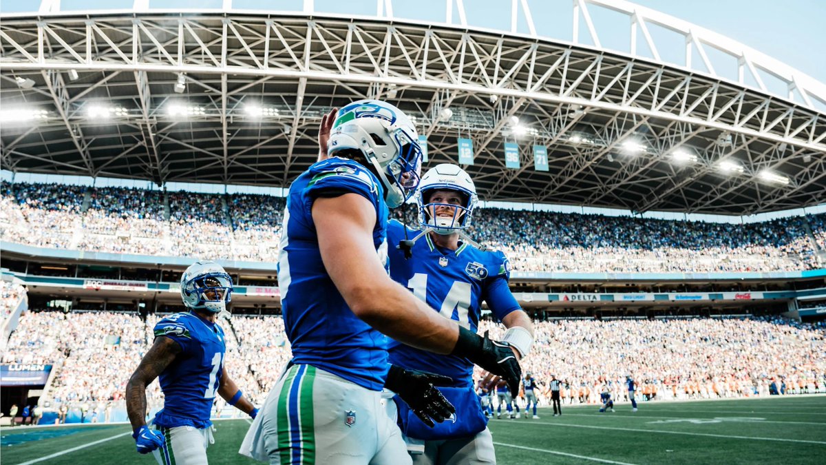 Pensamos en Mike Macdonald como un genio defensivo, pero un par de decisiones en ofensiva tienen a Seattle jugando uno de los estilos más entretenidos del año.

Mientras tanto, él cocina su defensa a fuego lento para los últimos dos meses de competencia.

🔗 La Revolución No Tan