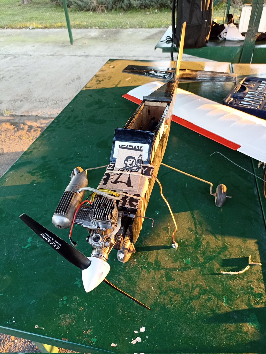 FDSoftware_'s tweet image. Boludeo con avioncitos 👍

Y capaz que algún finde lo vuelo si no estalla en 45 partes