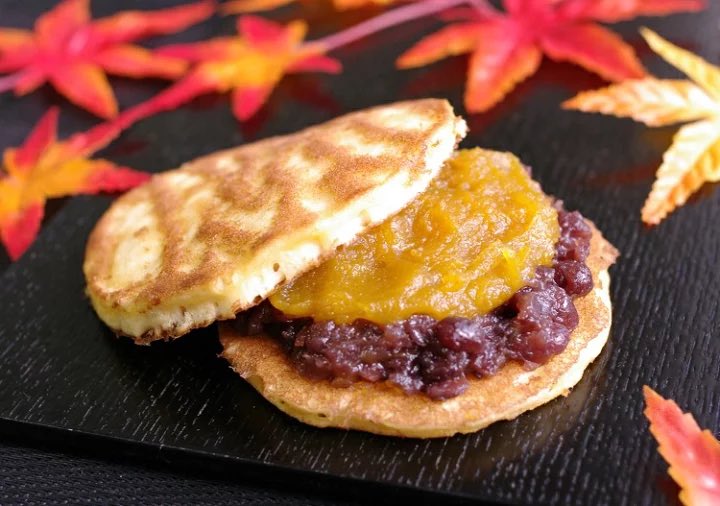 🍁秋どら焼き🍁

秋季限定の今しか味わえない商品です‼️
かぼちゃ餡と小豆あんが絡み合う『南瓜どら焼き』🎃
蜂蜜の香りが広がる生地に、厳選された小豆とかぼちゃ餡を挟んだ出来立ての味を召し上がれ☺️

ご購入はコチラ▶️ item.rakuten.co.jp/so-bey/akihito…

#あわ家の和菓子 #どら焼き #秋 #かぼちゃ #和菓子