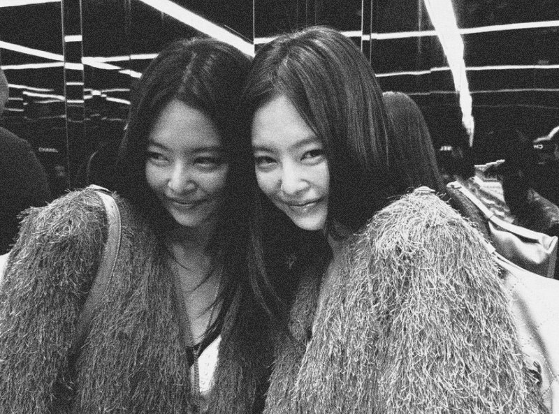 eternable's tweet image. nov. 05,  "El mundo, Ella y Yo" / ss.
eternablesblog.my.canva.site