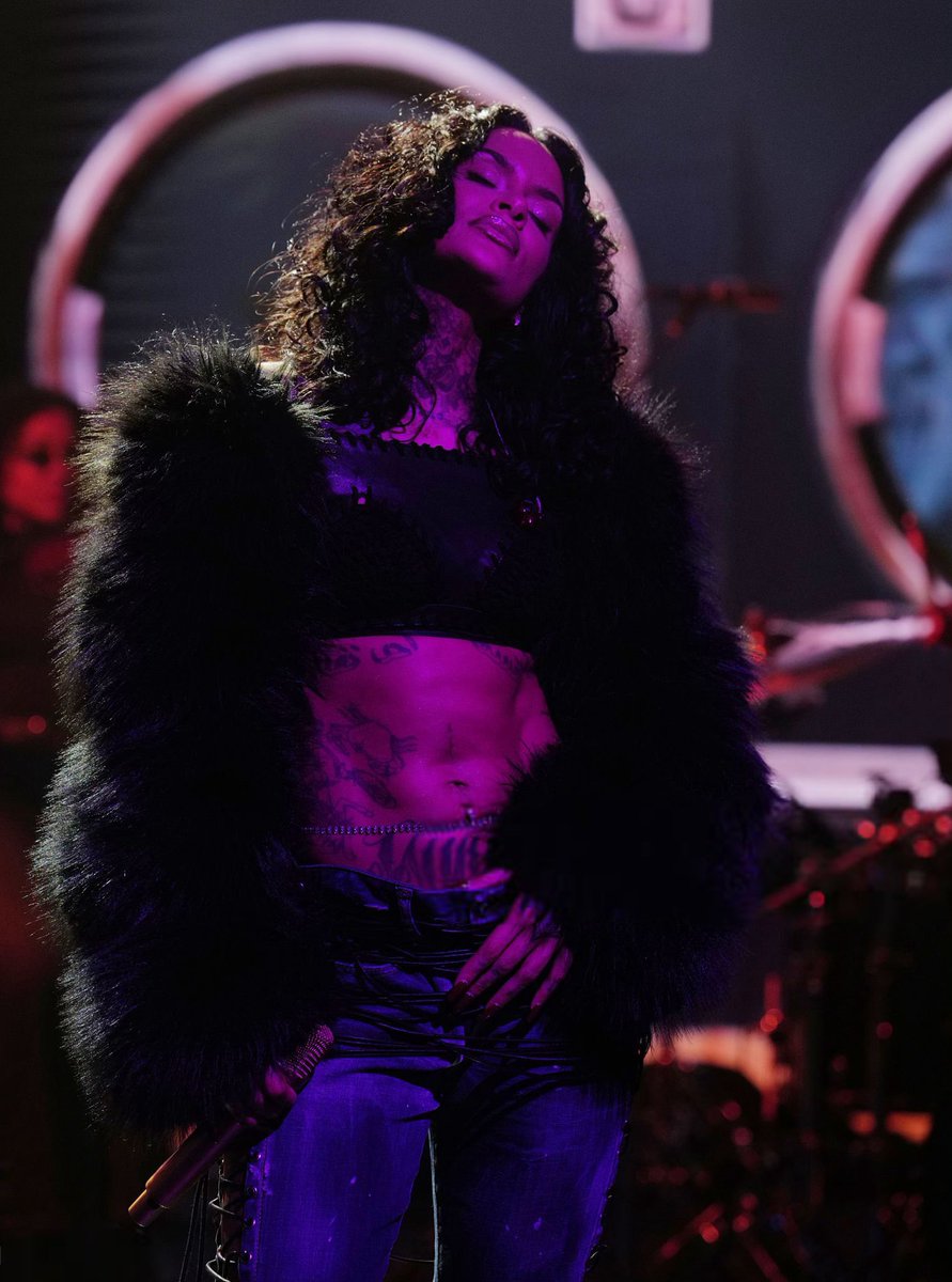 kehlaniisource's tweet photo. kehlani on ‘jimmy kimmel live!’ the other night. 🖤 https://t.co/GLqxjuatIr