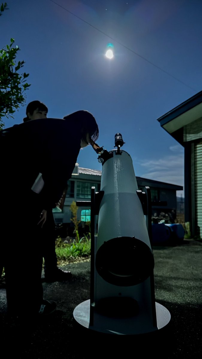 昨日のスーパームーンはとても綺麗でした。
いつもは田んぼの畦道で観察会なんですが、今回はクマが怖いので、会場となった施設前で短めの開催となりました。

#満月観察会
#望遠鏡を使えばスマホでも綺麗に撮れる
#農家民宿まんづき
