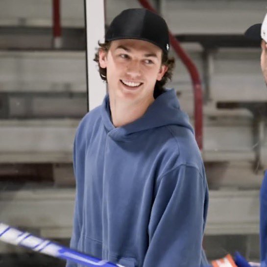 IM BEING SO SERIOUS WHEN I SAY HE’S NEVER LOOKED BETTER WTF I SHORTCIRCUITED