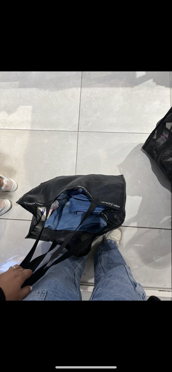 _defdann's tweet photo. No solo gasté dinero en mi entrada (adicional el fast pass), también gasté dinero en pasajes a Lima, ropa, comida, freebies, movilidad, etc… No me imagino lo que pasaron las chicas extranjeras, a solo 3 días del overpass decidiste “postergarlo” 
#TheHub_Devolucion_Overpass https://t.co/MelAv0NSFH