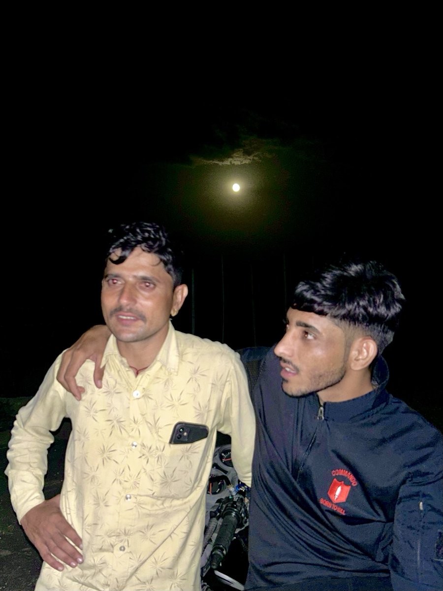 ढूंढो तो सुकून खुद में है।🖤
दूसरों में तो बस उलझने मिलेगी।🖤

#GoodMorning