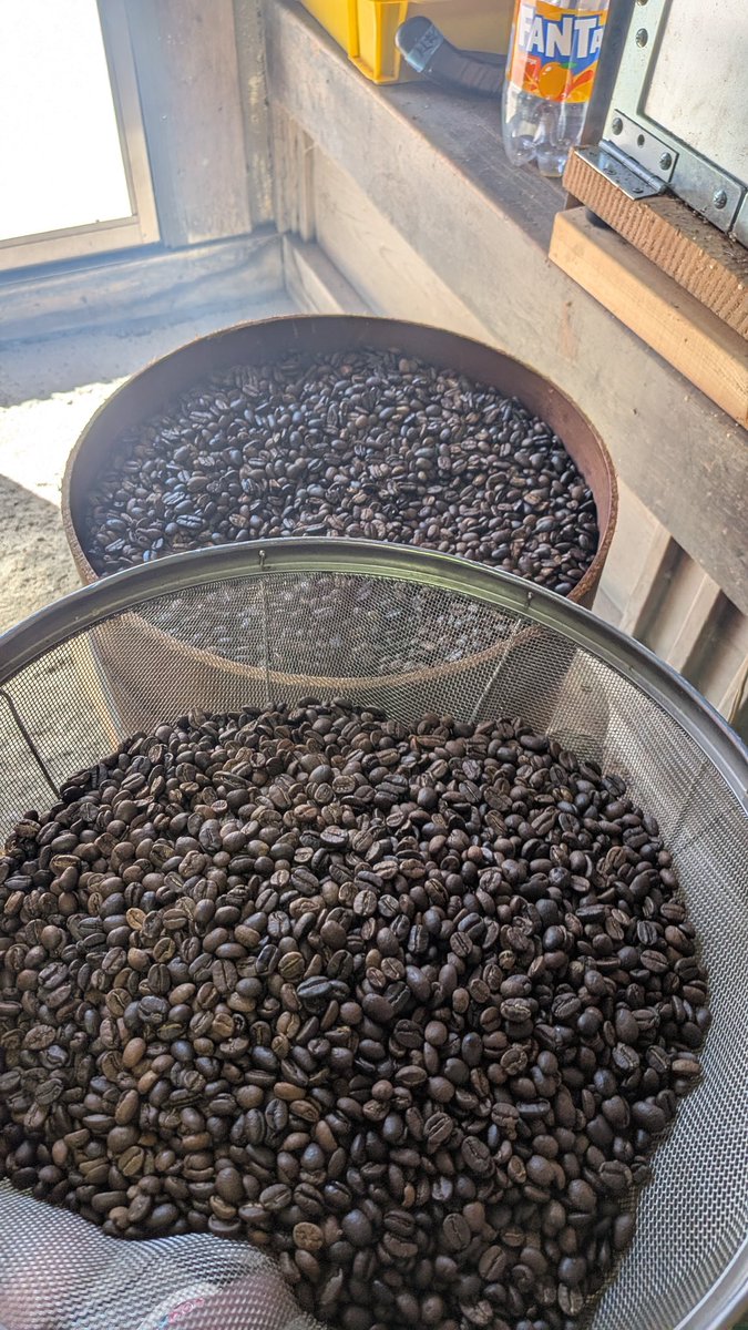 いい天気だー
て事で、本日焙煎ナウ。
いつものマンデリンとコスタリカになります。