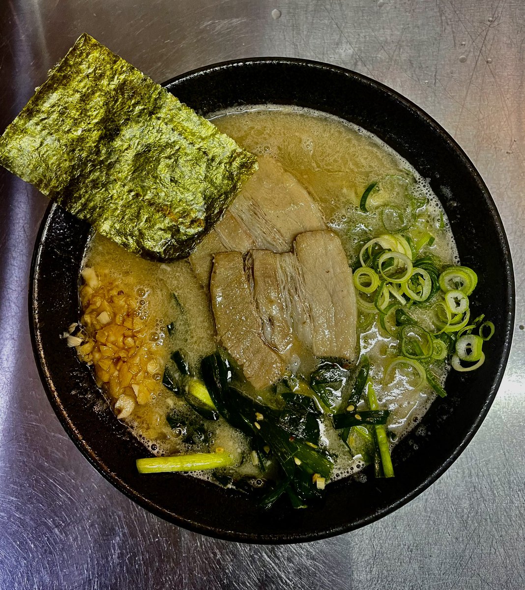 おはようございます☀
ラーメンって色々な味があって良いですよね！塩、醤油、味噌そして豚骨🍜
本日もご来店お待ちしております！
【営業時間】
・11:00-15:00（14:45）
・18:00-21:00（20:45）
【定休日】
・水曜日、(土)夜の部
#埼玉ラーメン
#豚骨ラーメン
#さいたま市ラーメン
#鉄道博物館
