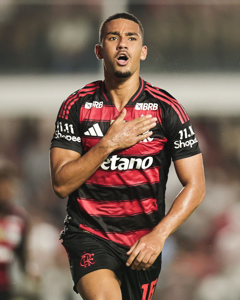 Flamengo's tweet photo. GOLAÇO COM AURA, SAMUUUU! 🚨🚑

#SAOxFLA #Pics https://t.co/gTn30QwIGH