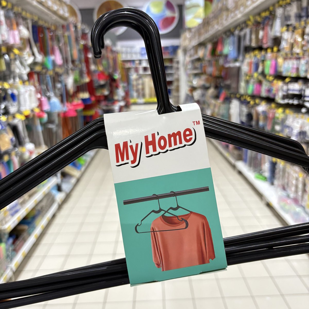 Contoh perbezaan hanger hitam pink yang dibincangkan