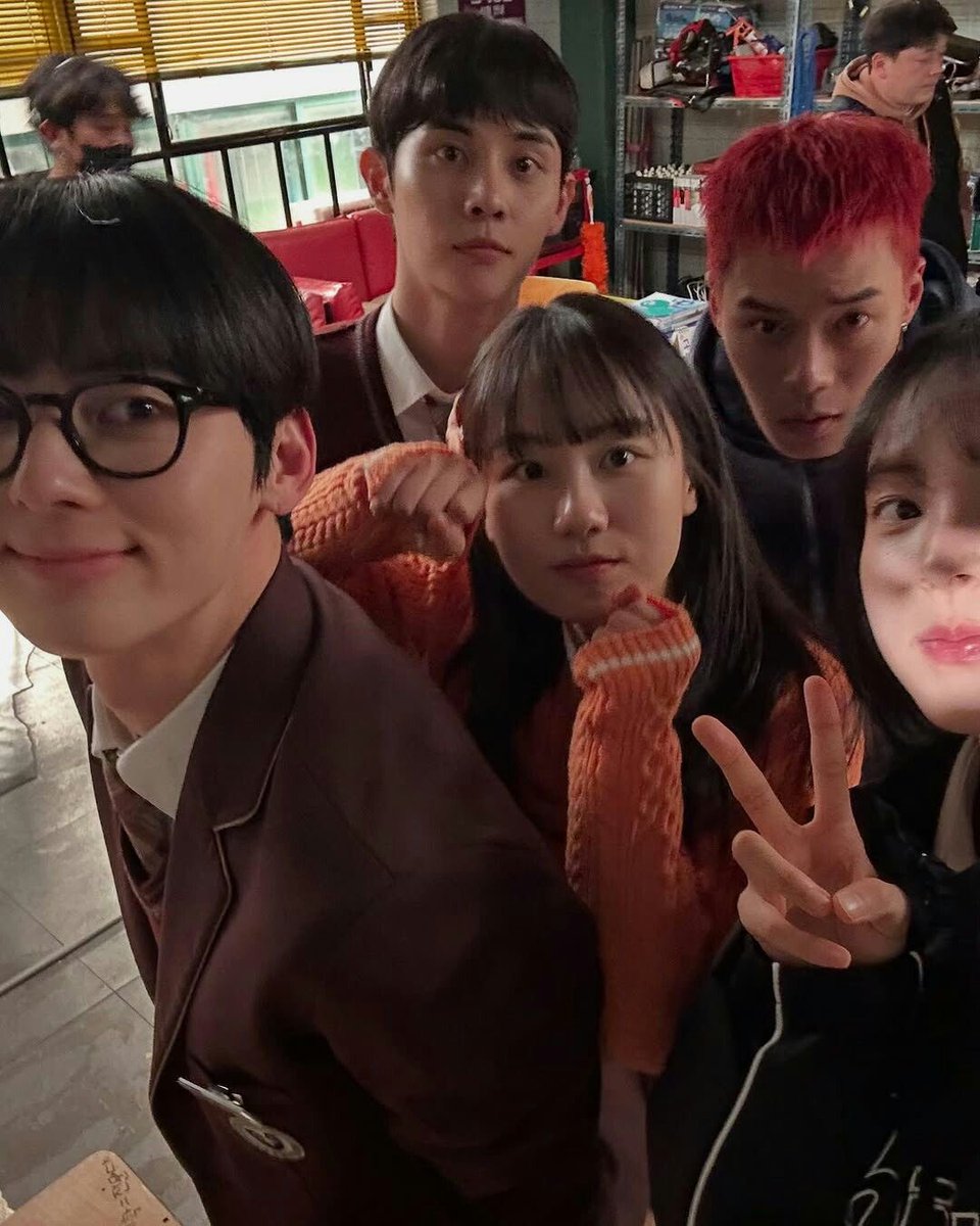 starrygyujin's tweet image. finally finished #studygroup  ♡