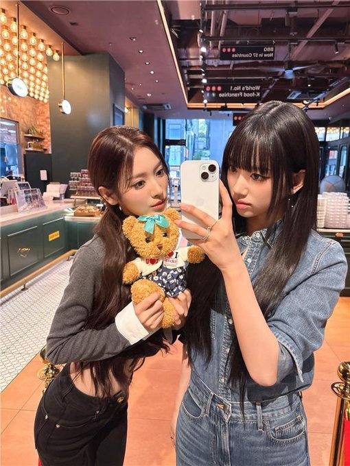 G5CYUX2bwAA9vAN?format=jpg&name=small