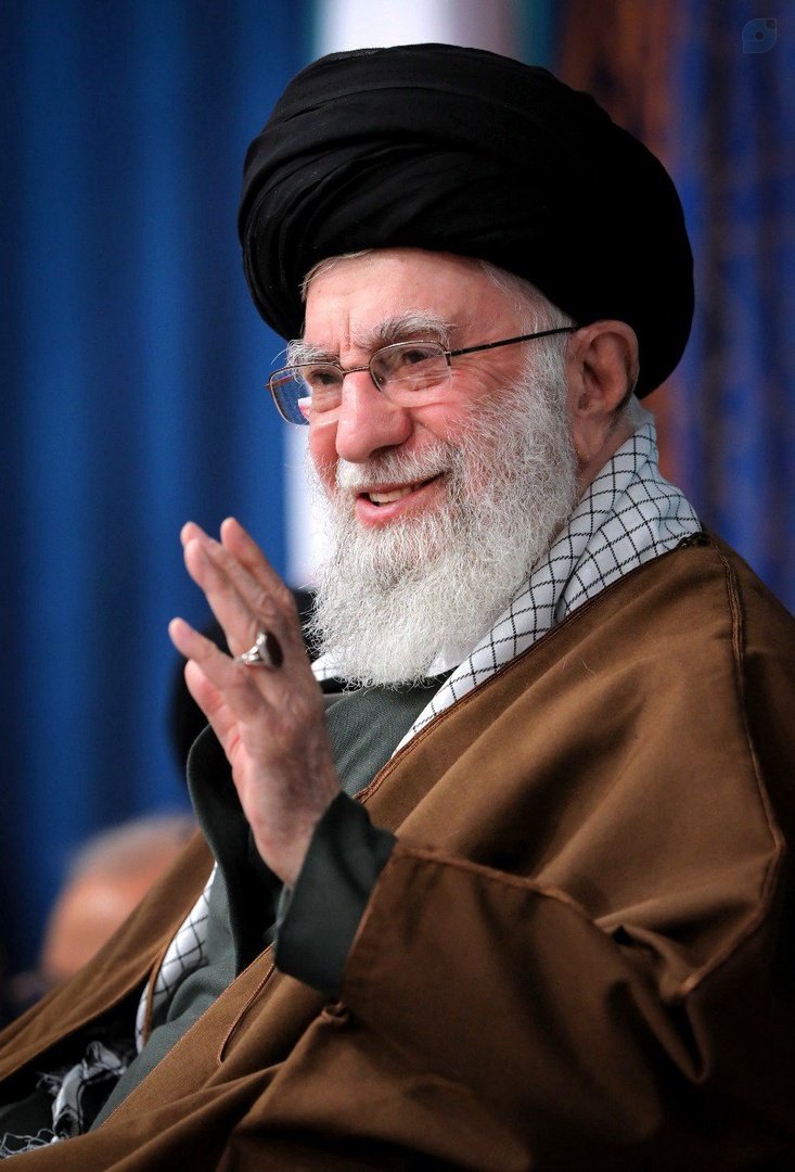 ای عشق دل‌افروز دل ما به تو گرم است🌱

#لبیک_یا_خامنه‌ای