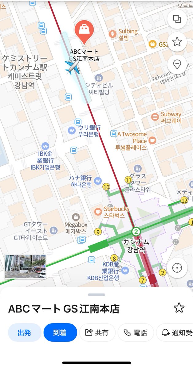 89chan_'s tweet photo. 【江南駅から仁川国際空港までのリムジンバス(6009)乗り場】
📍ABCマート江南本店の前に6009番の停留所があります。🚏看板に✈️マーク書いてある。バス進行方向は新論峴、新沙方面！

✅事前予約、チケット購入不要🙂‍↔️運賃17,000w。予めT-moneyにチャージしておくと乗車スムーズ🙆‍♀️
✅時刻表:
https://t.co/kFQiodpk5t
6009番は15〜20分おきにバス来るのでとりあえず待っとけば大丈夫👌
電光掲示板に到着まであと何分とか表示されるから安心⭕️

✅空港までの所要時間は1時間半くらいだったけど、渋滞も考慮して2時間くらい見ておくと良さそうです💡

渡韓時、いつも地下鉄移動だったけど二の腕脂肪吸引後で重いキャリーケース持って移動するのしんどそうだったから、江南からは初めてぐらいに空港リムジンバス使った！ラクだった😌🎶
歩道沿いに停留所あると思ったら大通りの真ん中にあるんだね〜😳