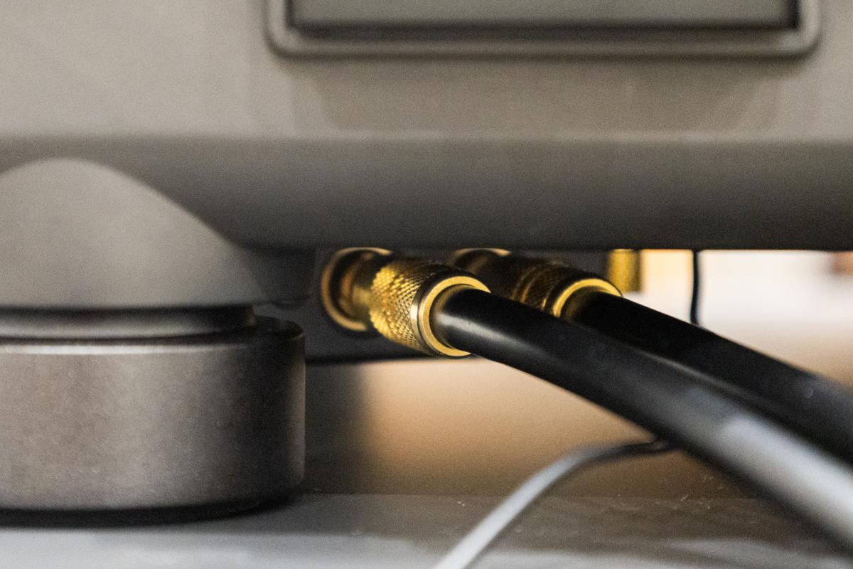 pw_audio's tweet image. 【新製品ニュース】テクニクスから、アナログプレーヤー「SL-1200G」の“マスターエディション”が登場。最新のΔΣ-Driveを採用、モーターの設計も補強パターンが追加され不要振動を排除しています。出力端子はRCA1系統を装備
phileweb.com/news/audio/202…
#テクニクス
#TECHNICS
