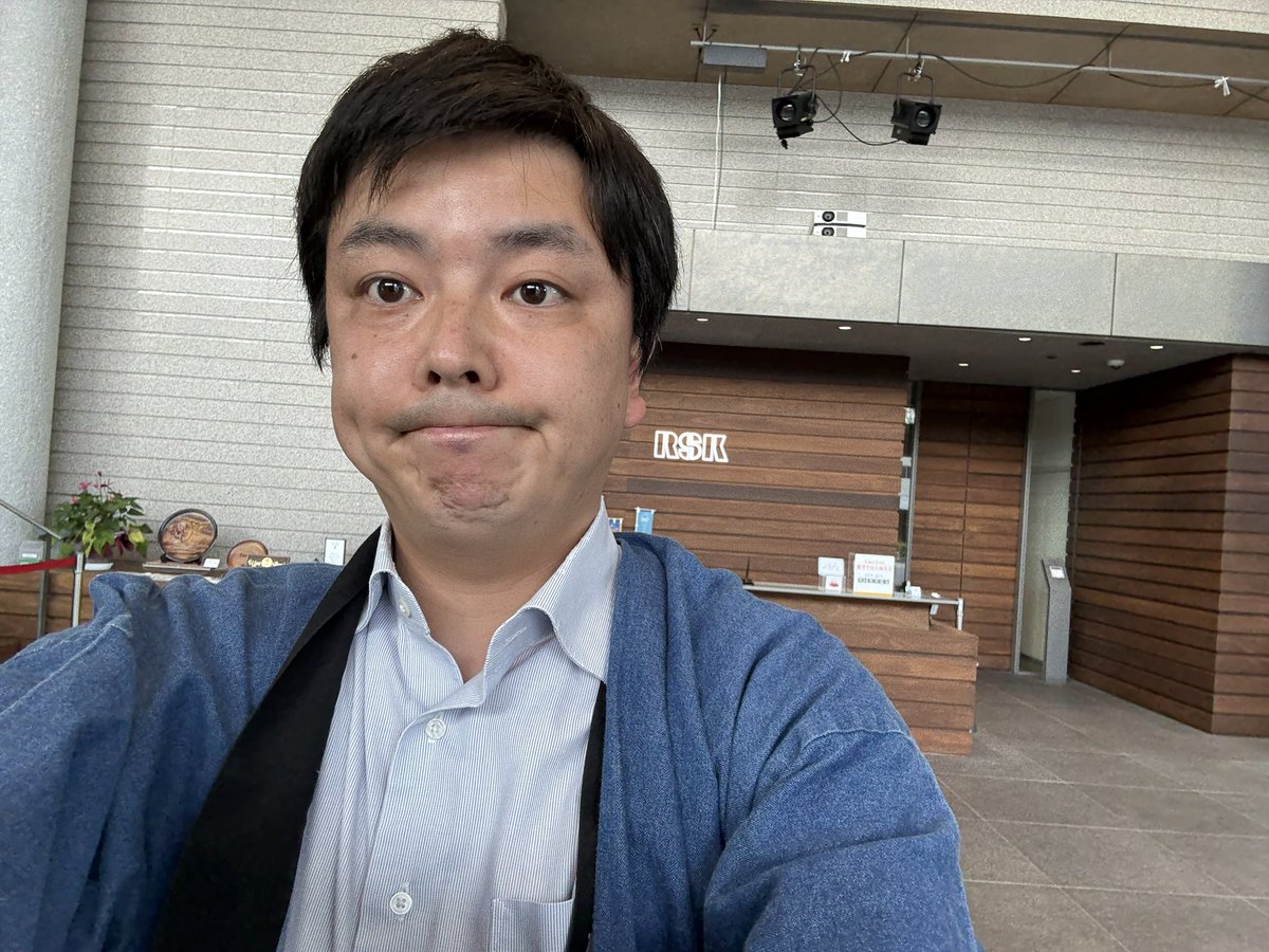 jyambotei_konan's tweet photo. 【ご報告】

#RSKラジオ で宣伝してきました！
パーソナリティの濱家さんも千神さんもすごい話しやすかったです！
ありがとうございました！

11/9井上家住宅de落語会
キャンセルが出て、空きがあります。

お願いです。
申込してください。
お願いです。

○申込はこちら💁
https://t.co/lkOjcFMbsZ https://t.co/vyMatToclP