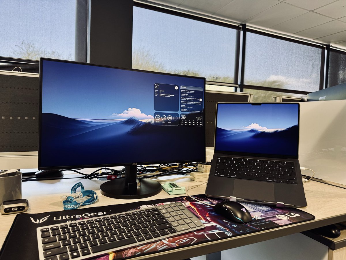 NeoMalcom's tweet photo. @Speakup__E Only the MacBook left to complete your setup https://t.co/MLXksu0P1g