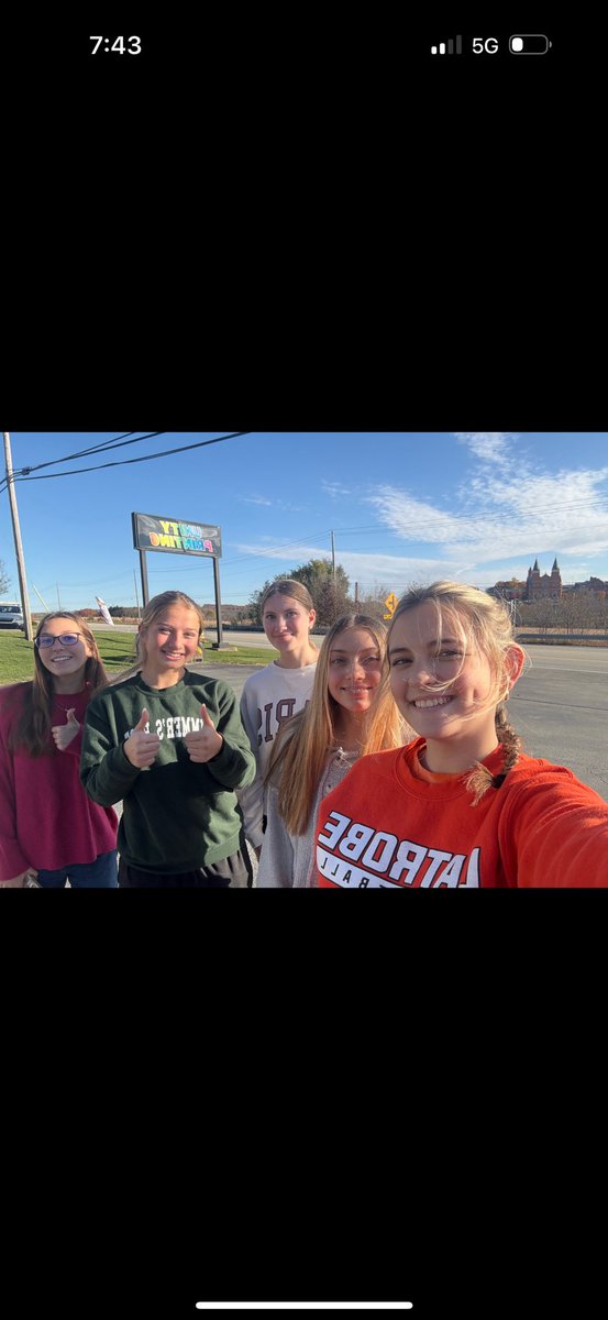 Out in the community building our program! Proud of these girls 👏🏻🏀❤️