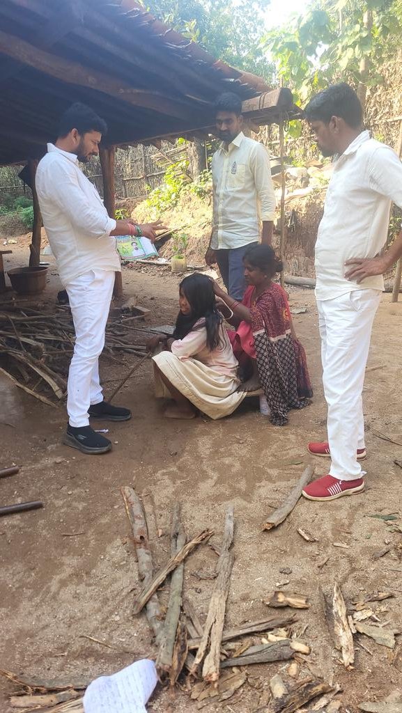 pawan199606's tweet photo. झाझा विधान सभा के महागठबंधन समर्थित राजद लोकप्रिय उम्मीदवार आदरणीय श्री @JPNYadav जी के पक्ष में पटुआ, डहुआ आदिवासी टोला में घर -घर जाकर जनसम्पर्क अभियान चलाया।
 *ये चुनाव रोजगार, शिक्षा, स्वास्थ, पलायन मुक्त, भ्रष्टाचार मुक्त और सरकारी नौकरी पाने का निर्णायक चुनाव है!* https://t.co/VZybMDXshf