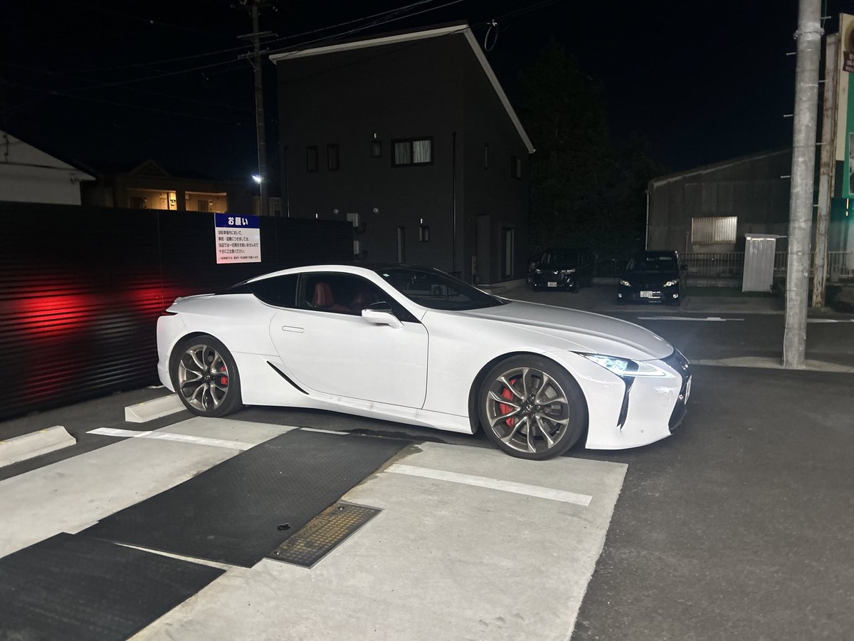 kanataman0's tweet photo. １ヶ月洗車してないからホイールとサイド汚すぎw

サボりすぎてやばいw https://t.co/73Sdi7GUaE