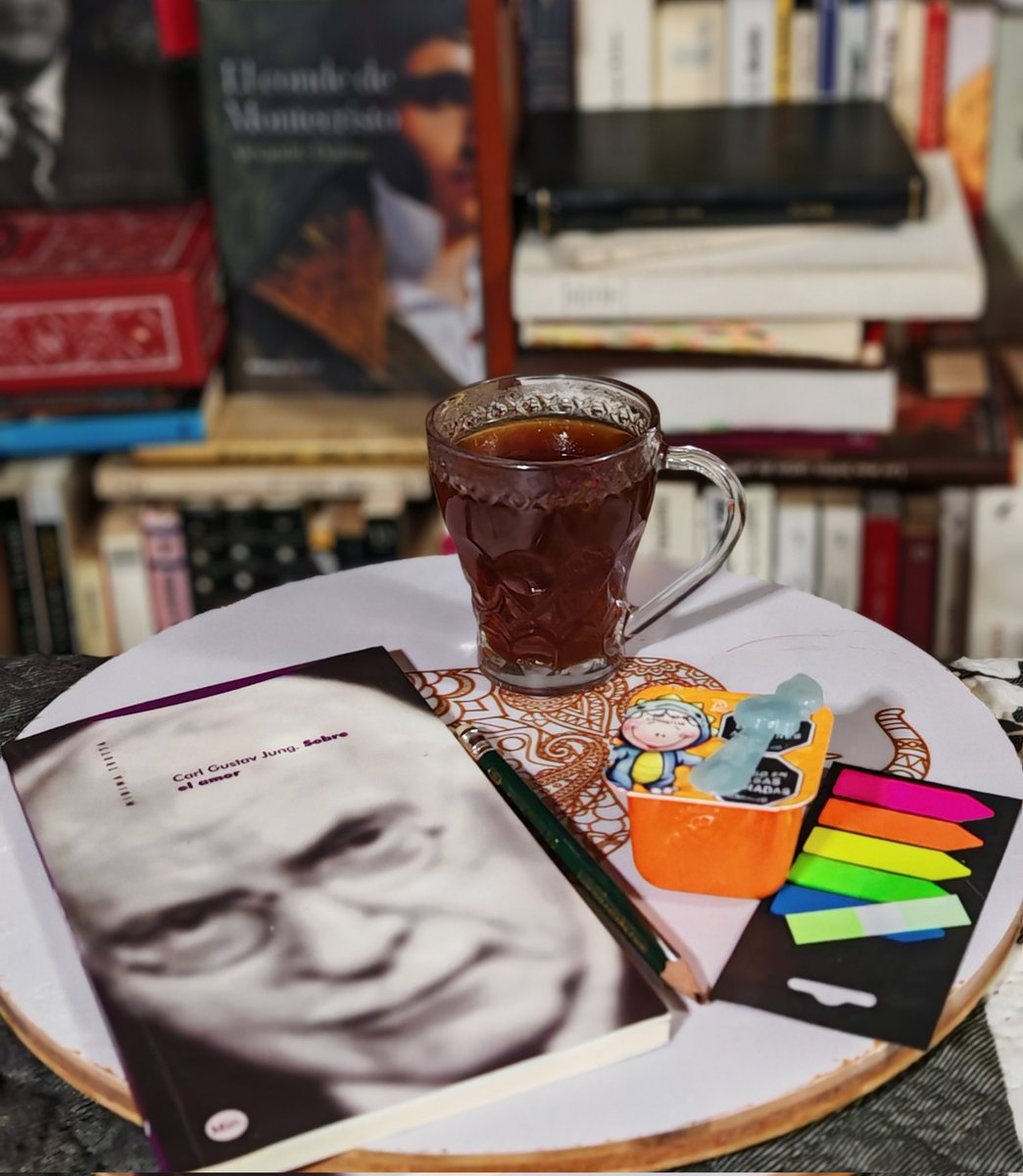 stephanyLect's tweet image. “El problema del amor pertenece a los grandes padecimientos de la humanidad, y nadie debería avergonzarse del hecho de tener que pagar su tributo&quot;.

—Carl Gustav Jung/ sobre el amor 
Edición @TrotalibrosEd 
#book #books