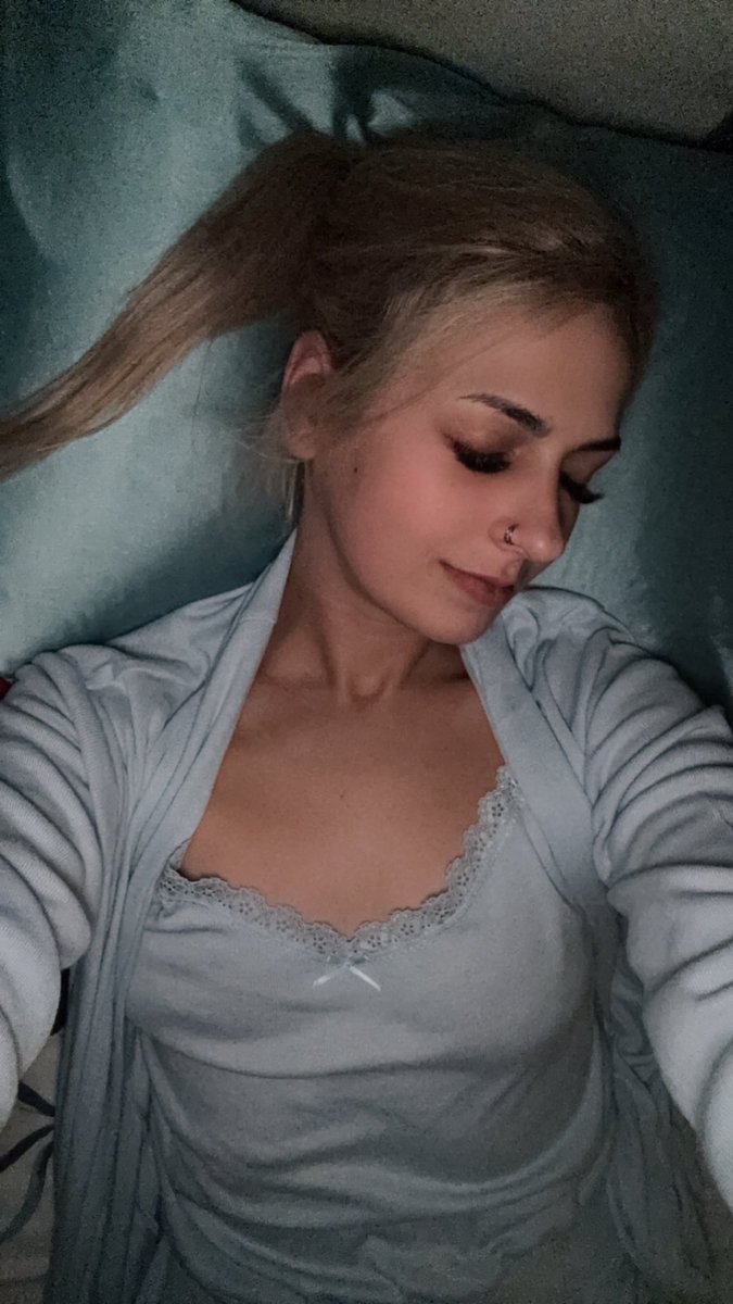 Had to take a cat nap I smoked too much and needed a few after she left LOL 😂