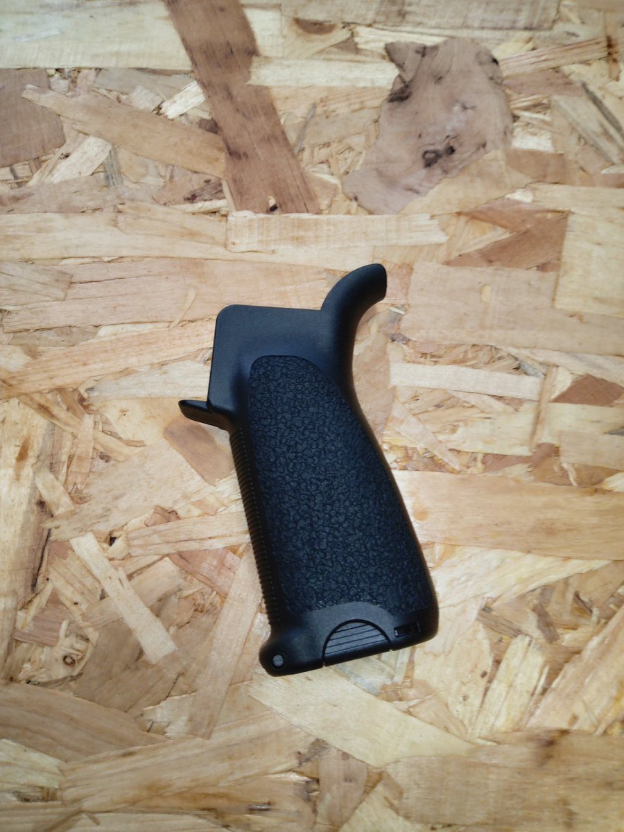 BCM MOD3 グリップが届きました!!
これでモーターがいつ来ても大丈夫😆
#サバゲーマーさんと繋がりたい ＃サバゲー初心者 ＃サバゲー