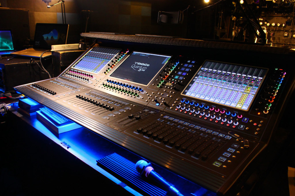 Hibino_HIC's tweet photo. 🎧納入事例🎧
UMEDA CLUB QUATTROにDiGiCo「Quantum338」導入！
音響エンジニア神田氏が語る“音のキャンバスが広がる感覚”とは？
高解像度・操作性・録音機能も充実💡
📍詳細はこちら
👉https://t.co/PCLOd3D3DI

#DiGiCo #Quantum338 #納入事例 https://t.co/PbWCGgta2H