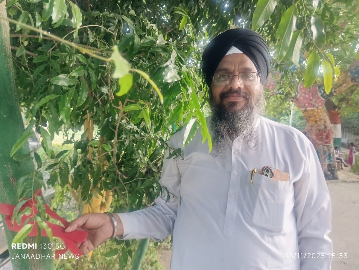 prabhatmisra's tweet image. On the auspicious occasion of #KartikPurnima &amp;amp; #GuruNanakJayanti, Sikh Gurudwara Head Gyani Karnail Singh Ji, @janaadharnews, people of Sikh, Hindu, &amp;amp; Muslim religions organised anti-deforestation awareness @RedTapeMovement in #GandhiPark #Firozabad #UttarPradesh. Gyani Ji…