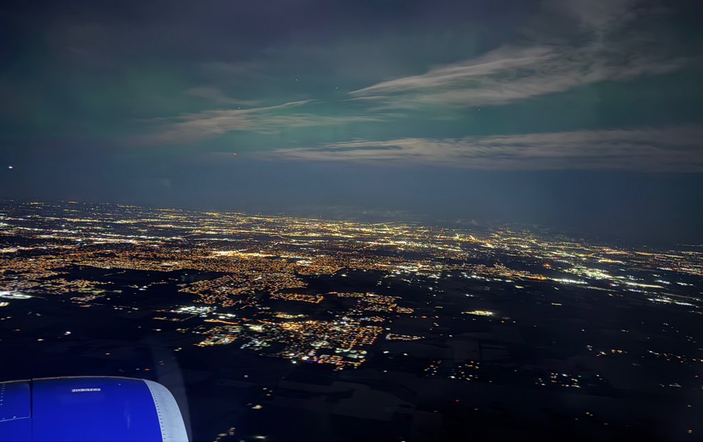 Green aurora from <a href="/Delta/">Delta</a> DL1042 on approach to MSP. 8:33p