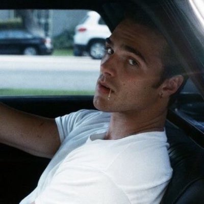 loganhooksx's tweet image. #NewProfilePic