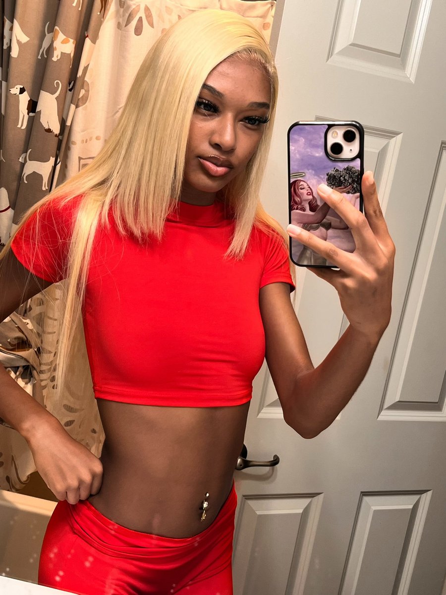 lolabunniee_'s tweet image. Face card never declines.