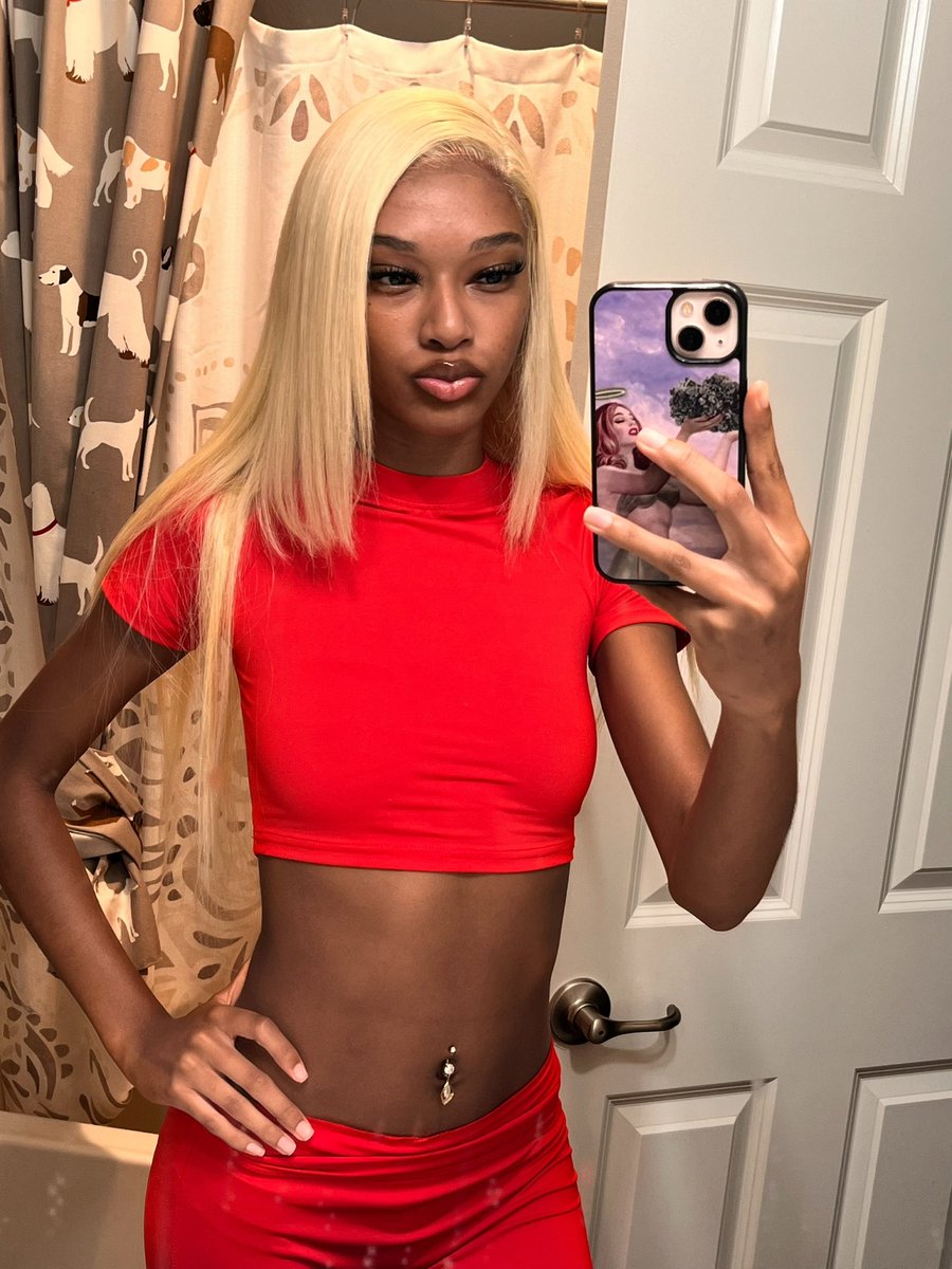 lolabunniee_'s tweet image. Face card never declines.