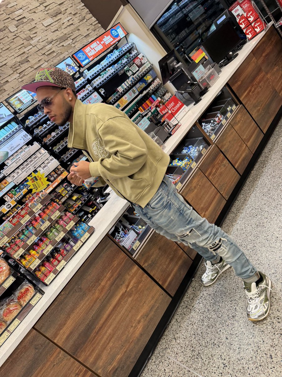 1primeee's tweet image. Why Would I Pay 4 SEX