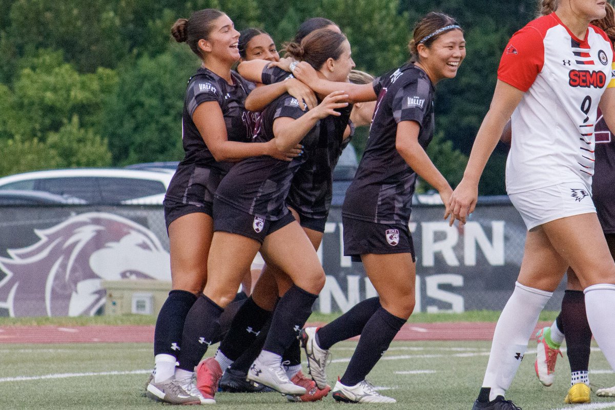 CarleyKandel's tweet photo. This team. Have loved every minute of working with this group of young women &amp; getting the opportunity to witness them continue to leave their legacy at SIU🤘#Salukis https://t.co/0QC1Usp70k