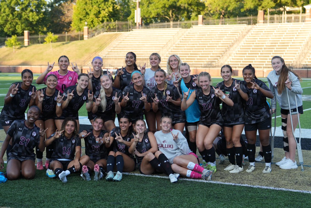 CarleyKandel's tweet photo. This team. Have loved every minute of working with this group of young women &amp; getting the opportunity to witness them continue to leave their legacy at SIU🤘#Salukis https://t.co/0QC1Usp70k