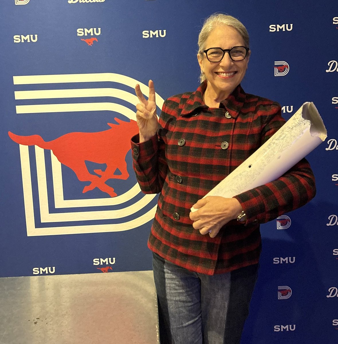 ImKeg's tweet photo. You too could own a piece of SMU History!  
#goalpost
#rushthefield 
@smufb 🔴🔵💯🐴⬆️
@SMUMustangClub 
#PonyUp
#MiamiBeat https://t.co/6BAbFWJyRq