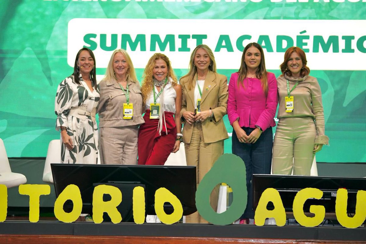 Hoy en #TerritorioAguacate2025 estuvimos presentes en el panel “Empoderando mujeres en la agroindustria: liderazgo, aportes y desafíos en la cadena productiva y logística”, donde nuestra gerente <a href="/PaulaCepedaR/">Paula Andrea Cepeda Rodriguez</a> destacó el papel de la mujer en la transformación del campo colombiano.